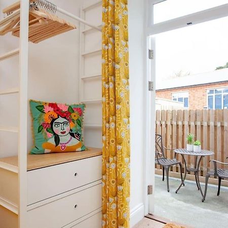 2 Central, Spacious, Apartment With Private Patio ซิดมัธ ภายนอก รูปภาพ